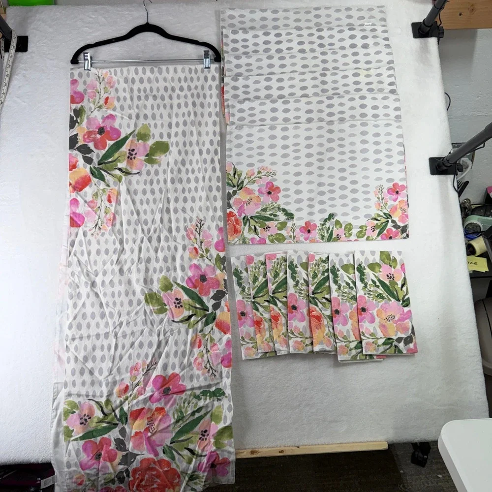 World Market 14pc Table Linen Set Floral Watercolor Runner Placemats Napkins